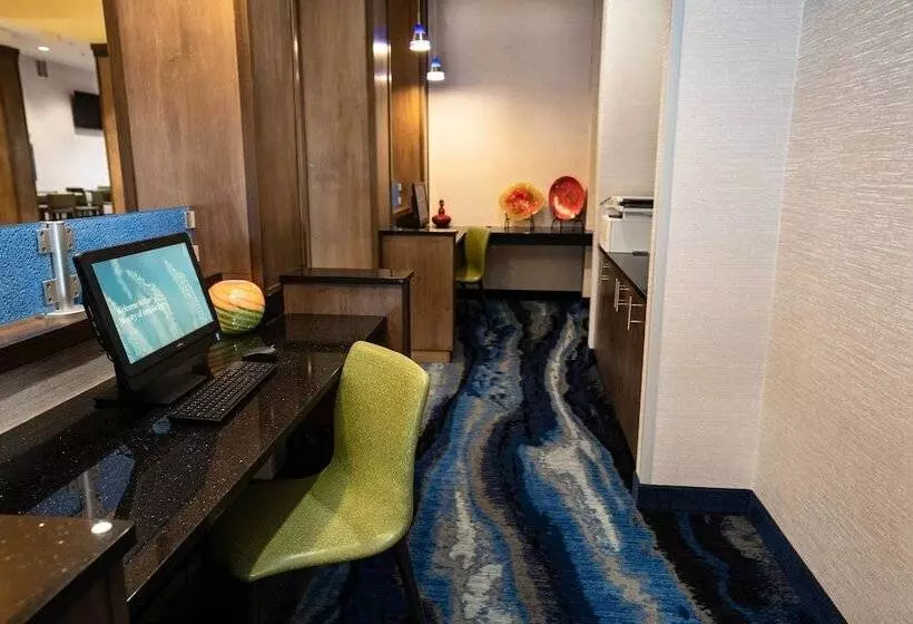 هتل Fairfield Inn & Suites By Marriott Kearney
