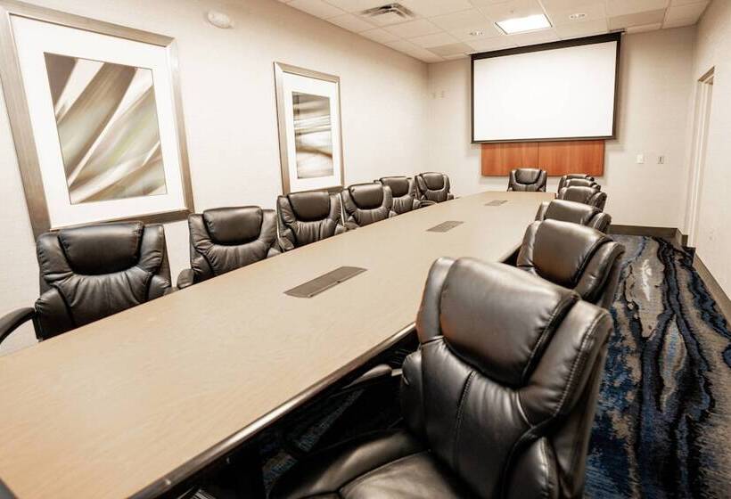 فندق Fairfield Inn & Suites By Marriott Kearney