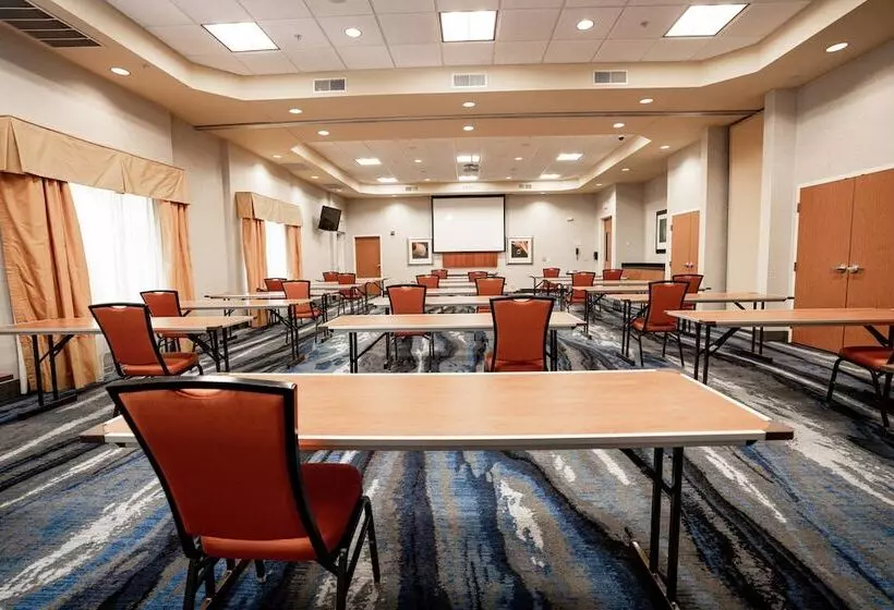 هتل Fairfield Inn & Suites By Marriott Kearney