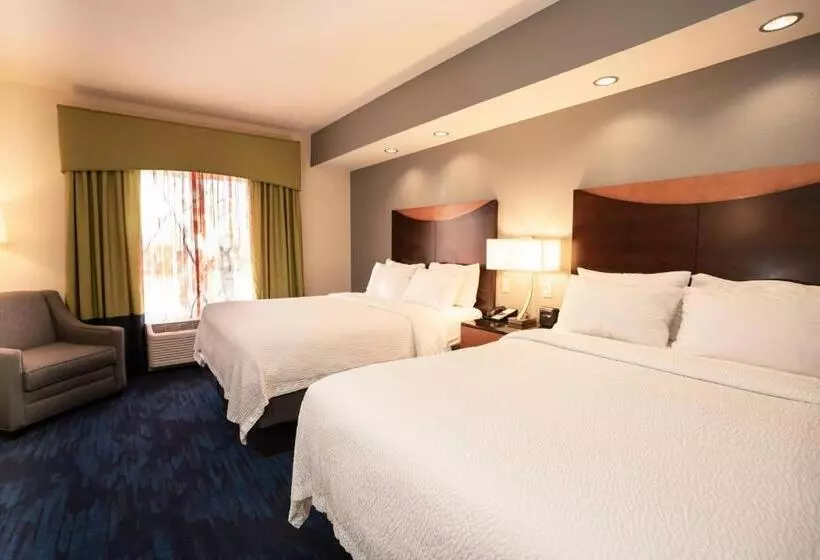 هتل Fairfield Inn & Suites By Marriott Kearney