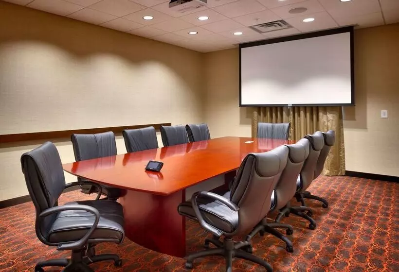 هتل Hampton Inn Omaha/west Dodge Road