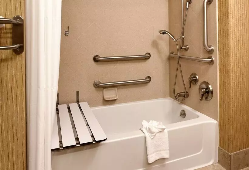 هتل Hampton Inn Omaha/west Dodge Road