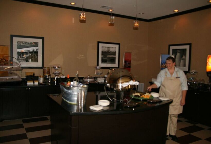 בית מלון כפרי Hampton Inn & Suites Cleburne