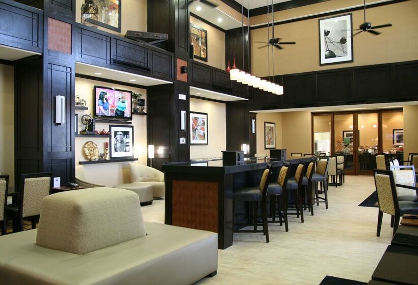 בית מלון כפרי Hampton Inn & Suites Cleburne