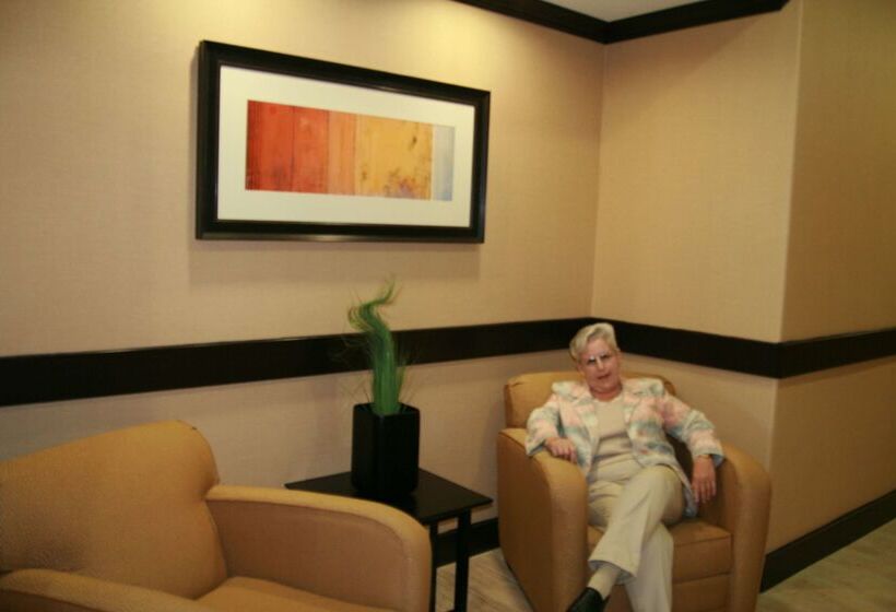 בית מלון כפרי Hampton Inn & Suites Cleburne