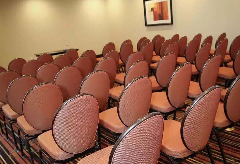 هتل Hampton Inn Union City