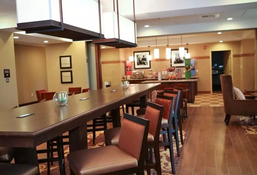 هتل Hampton Inn Union City