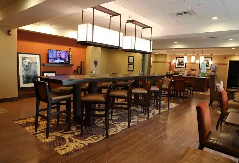 هتل Hampton Inn Union City