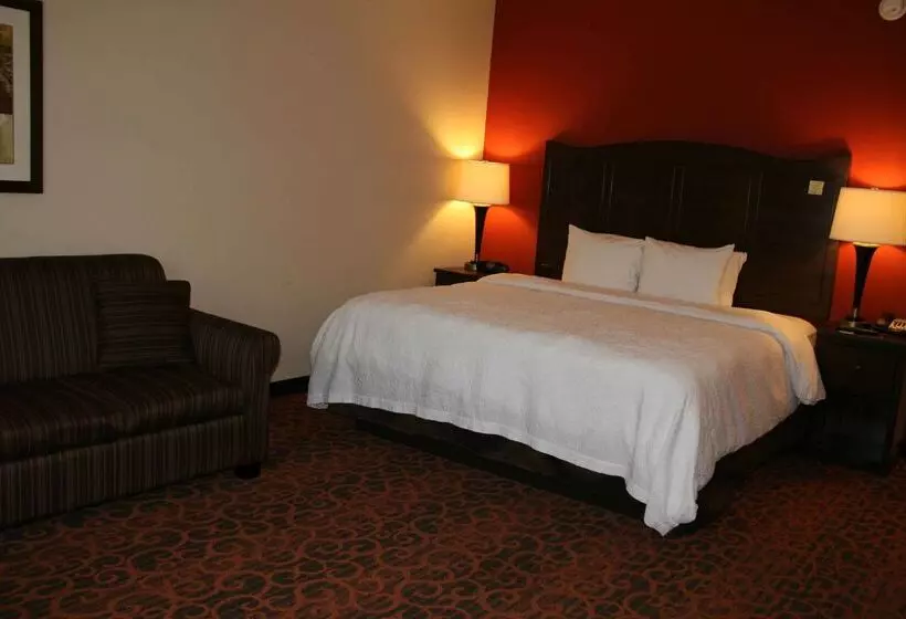 هتل Hampton Inn Union City