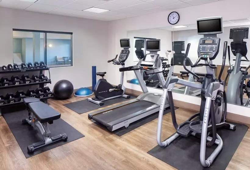 Отель Holiday Inn Express And Suites Los Alamos Entrada Park, An Ihg