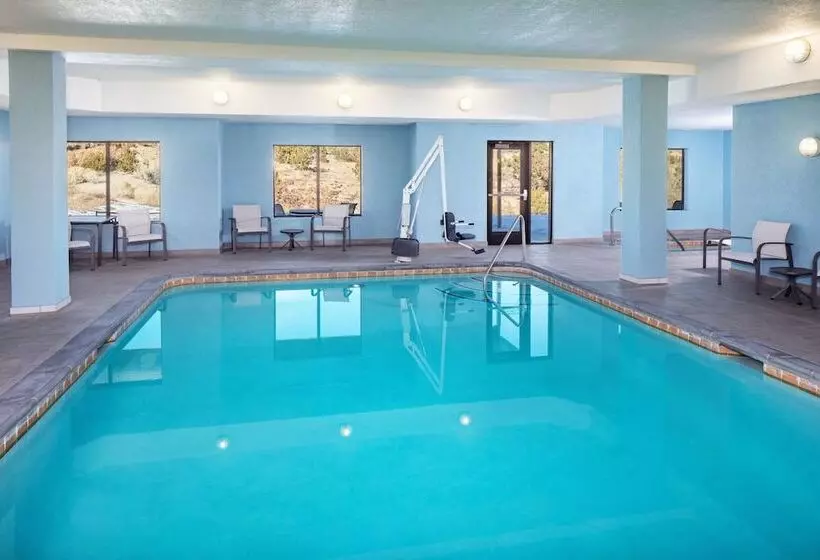 Отель Holiday Inn Express And Suites Los Alamos Entrada Park, An Ihg