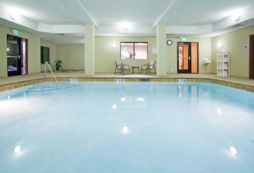 Отель Holiday Inn Express And Suites Los Alamos Entrada Park, An Ihg