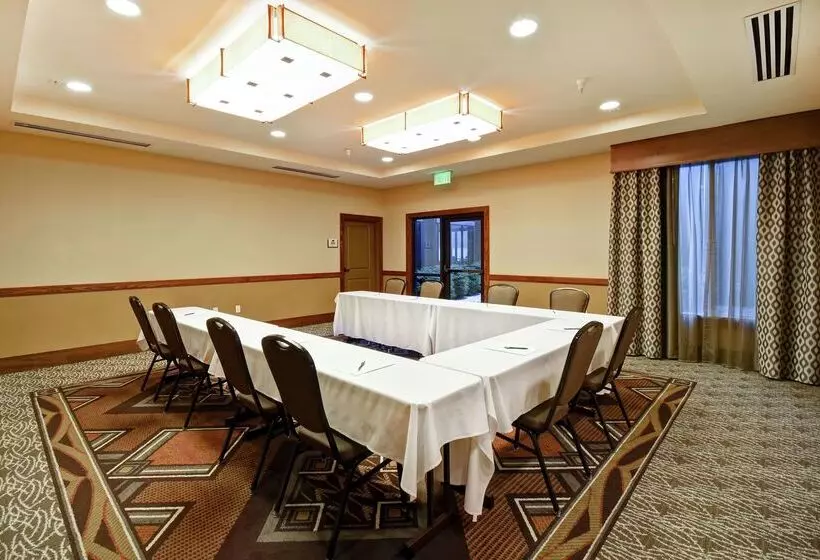 فندق Homewood Suites By Hilton Kalispell, Mt