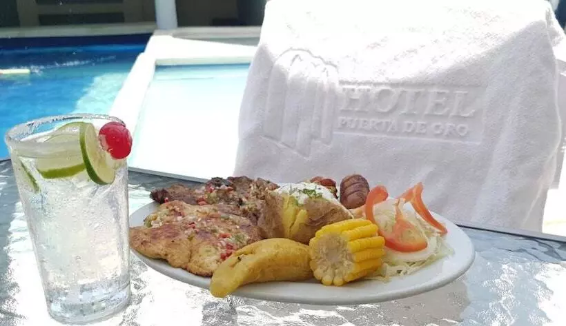 هتل Puerta De Oro