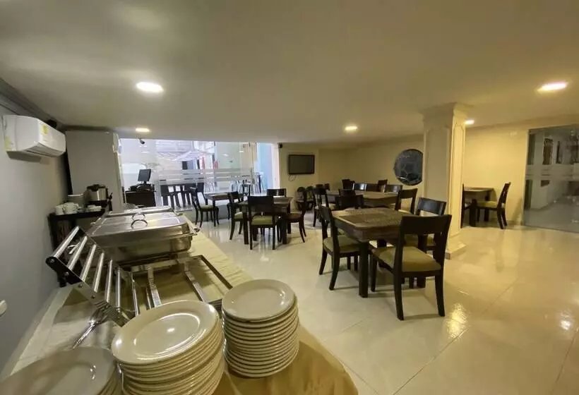 هتل Puerta De Oro