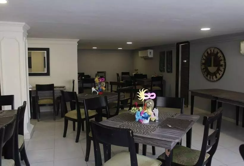 هتل Puerta De Oro