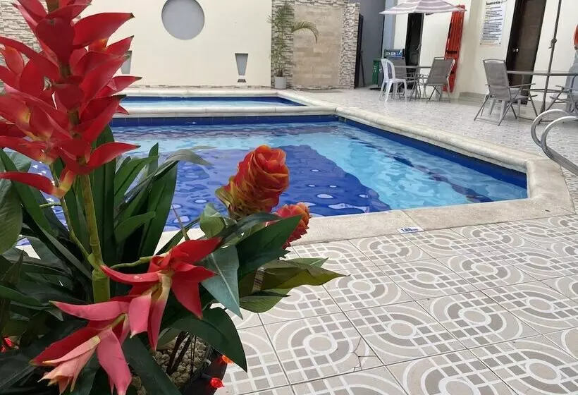 هتل Puerta De Oro