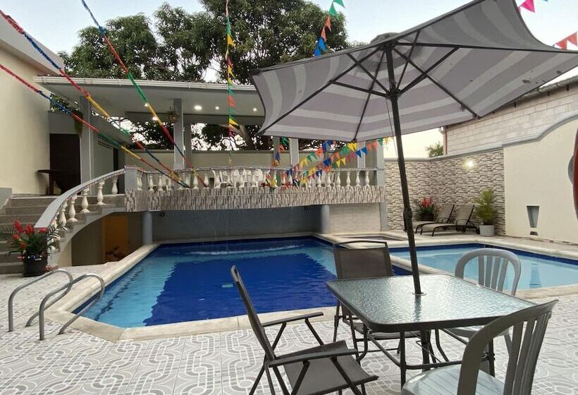 هتل Puerta De Oro