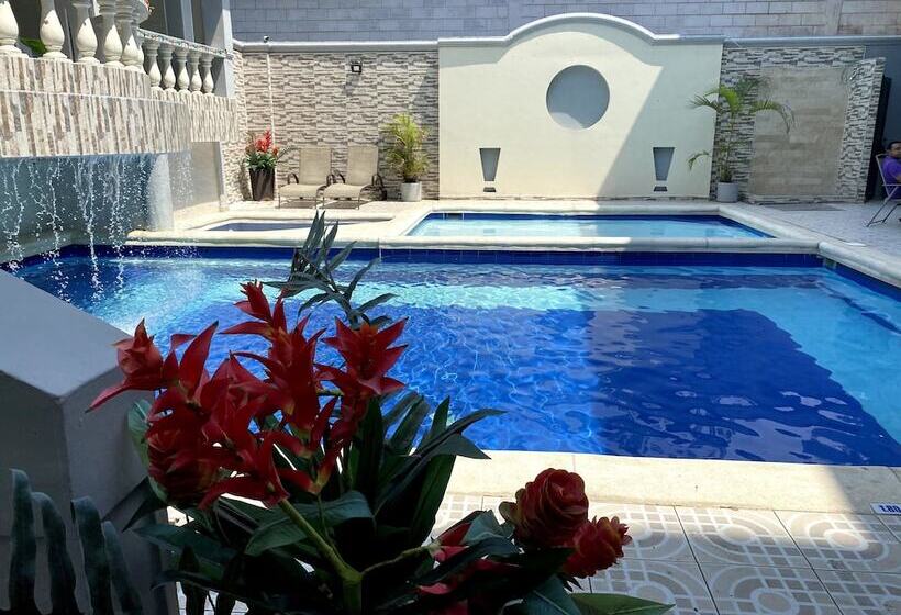 هتل Puerta De Oro