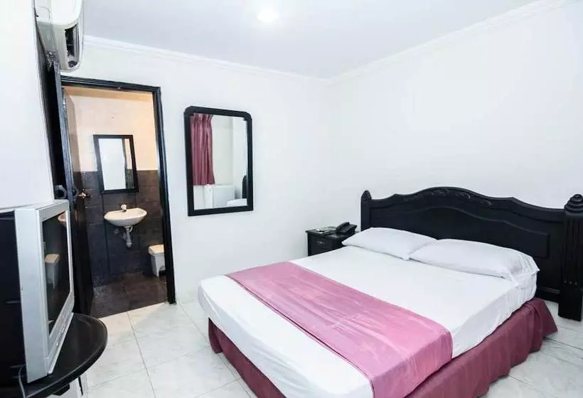 هتل Puerta De Oro