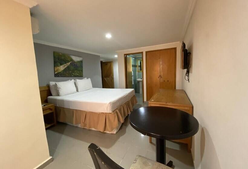 هتل Puerta De Oro