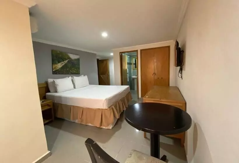 هتل Puerta De Oro