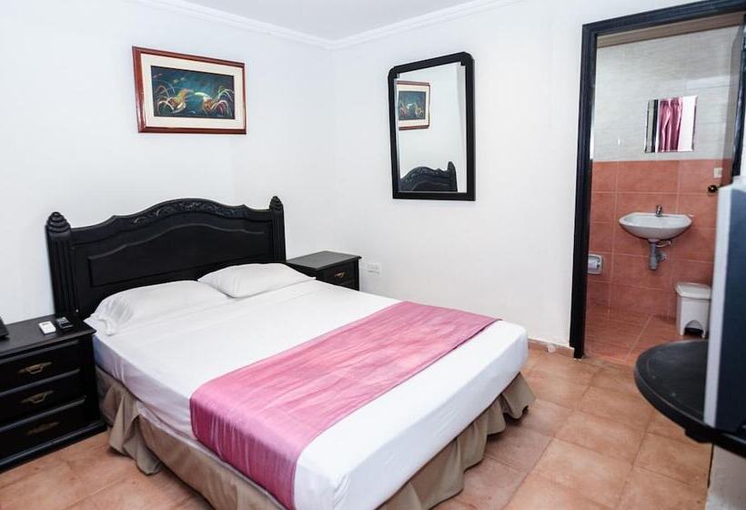 هتل Puerta De Oro