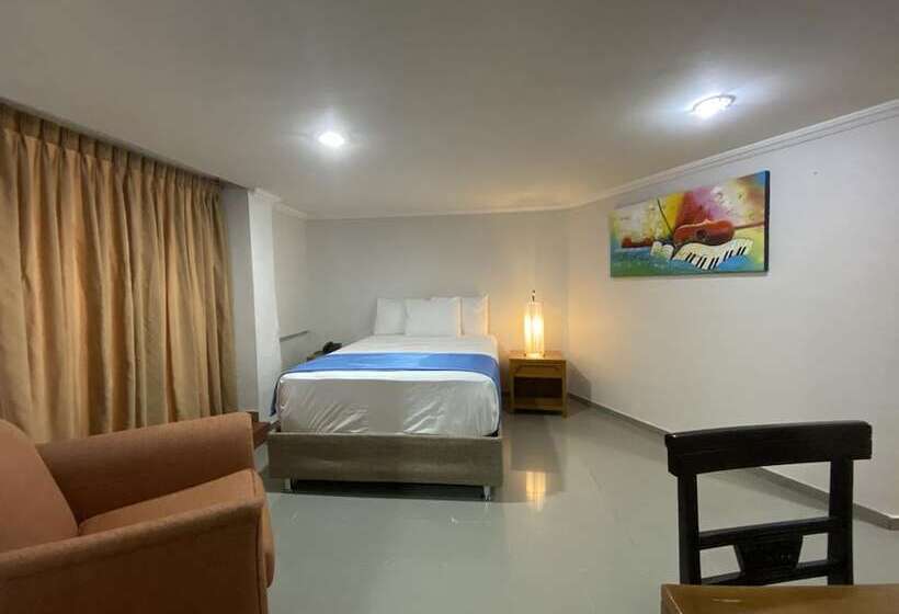 هتل Puerta De Oro