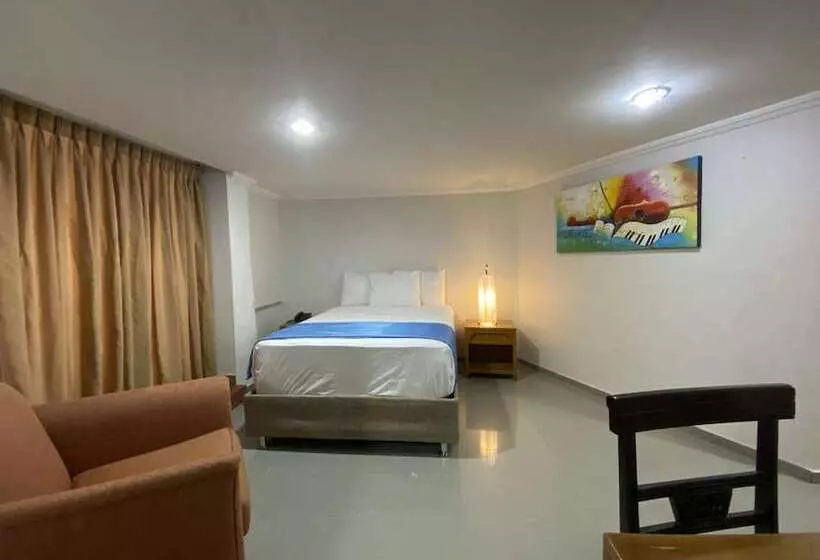 هتل Puerta De Oro