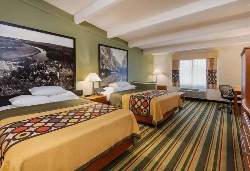 Отель Super 8 By Wyndham Beaumont I 10 College St