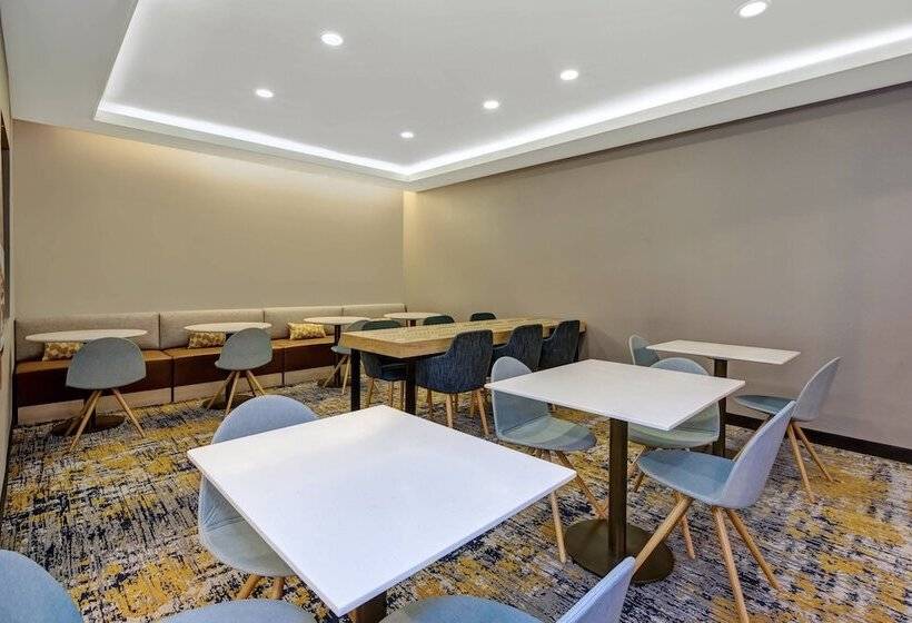 Отель Towneplace Suites By Marriott Nashville Airport