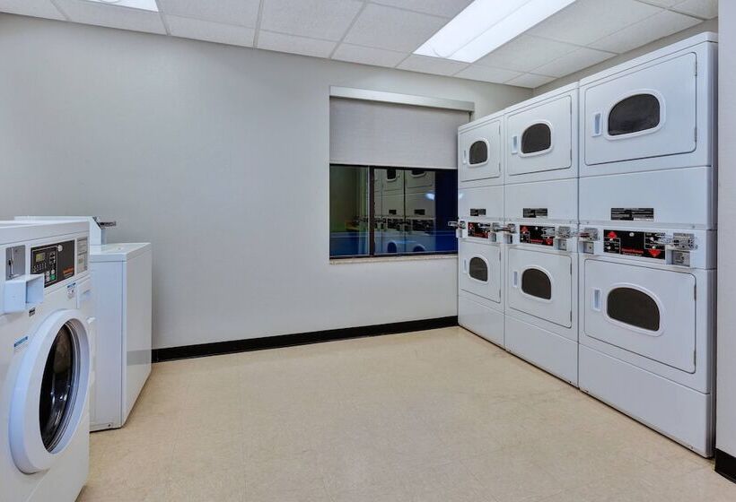 Отель Towneplace Suites By Marriott Nashville Airport