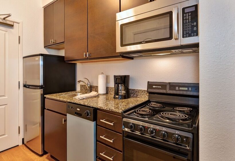 Отель Towneplace Suites By Marriott Nashville Airport