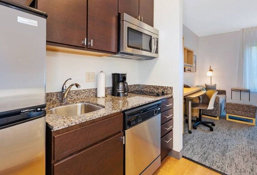 Отель Towneplace Suites By Marriott Nashville Airport