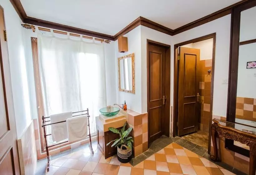 هتل Fare Ti’i Villas