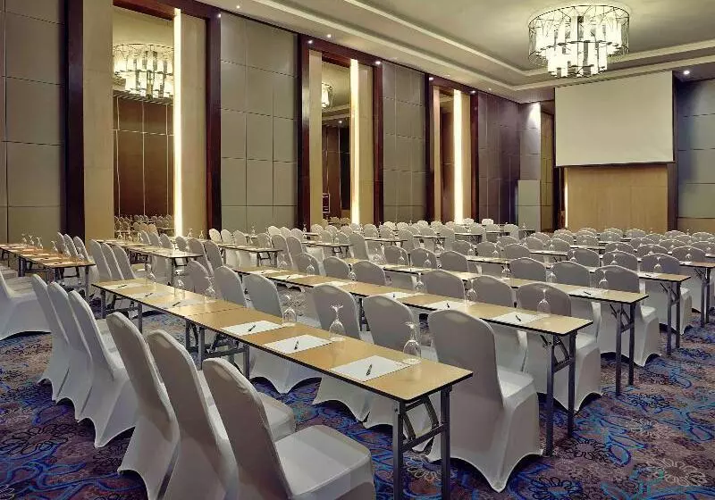 בית מלון כפרי Mercure Serpong Alam Sutera