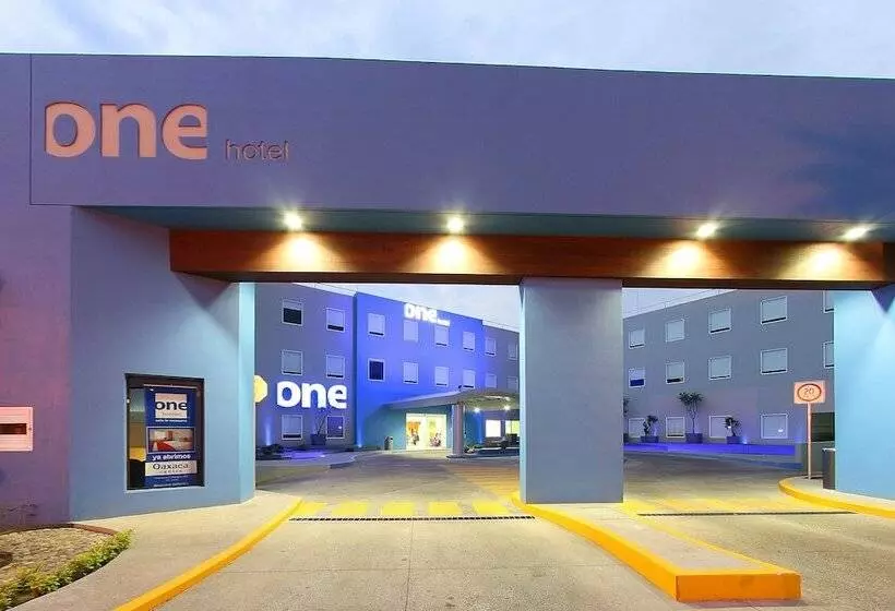 Отель One Oaxaca Centro