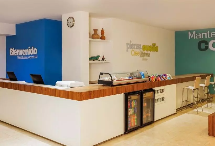 Отель One Oaxaca Centro