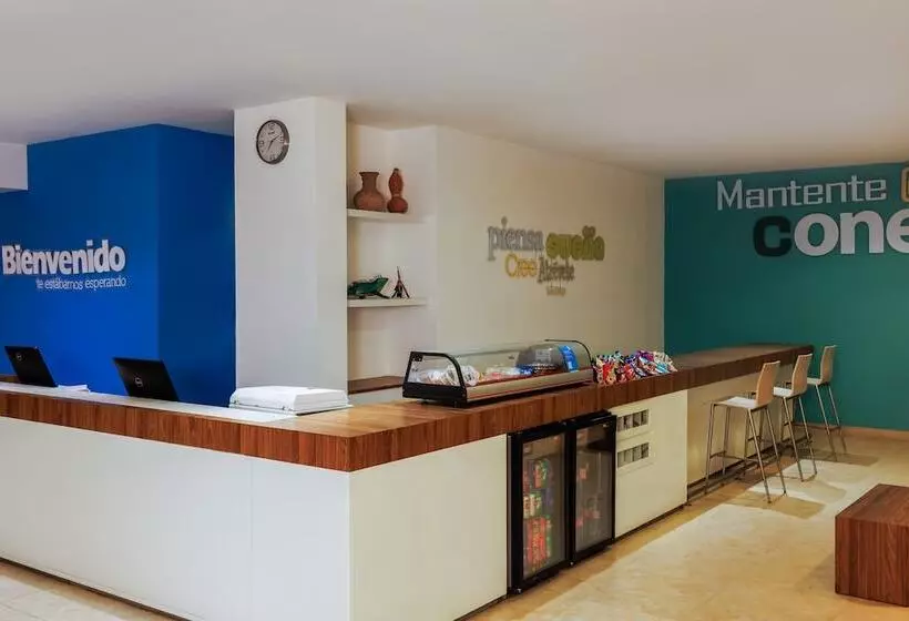 Отель One Oaxaca Centro