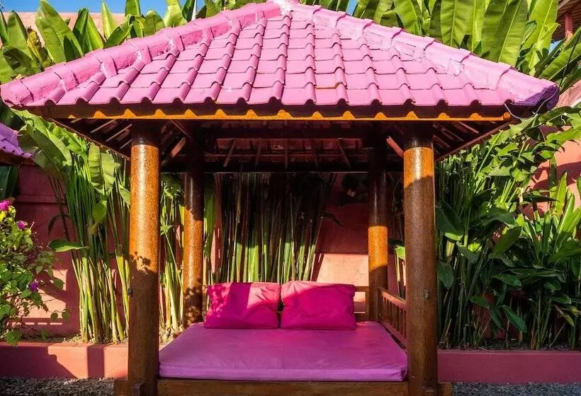 בית מלון כפרי Pinkcoco Uluwatu   Constant Surprises & For Cool Adults Only