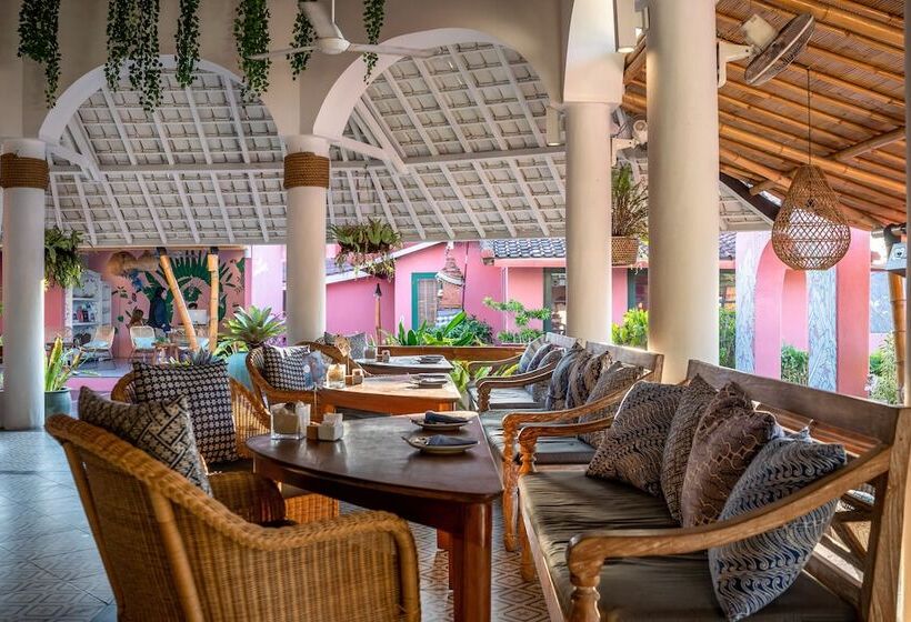 فندق Pinkcoco Uluwatu   Constant Surprises & For Cool Adults Only