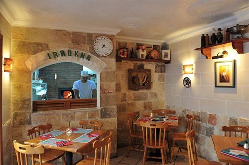 בית מלון כפרי Ir-Rokna