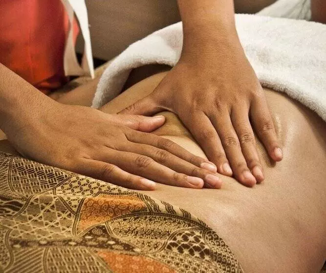 ホテル Royal Regantris Kuta