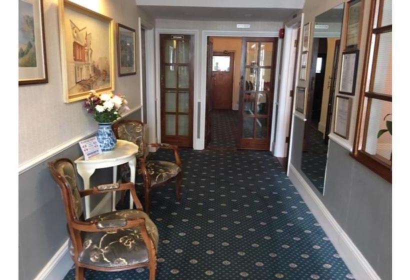 فندق Runnymede Court