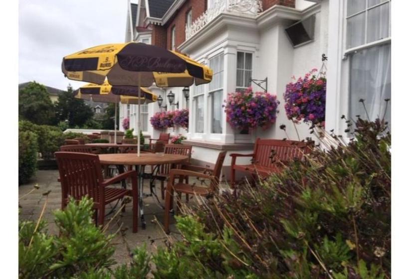 فندق Runnymede Court