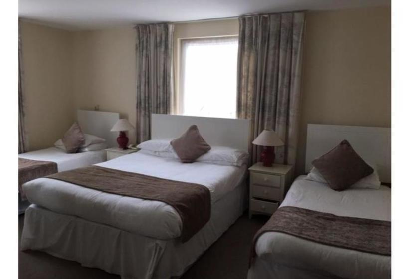 فندق Runnymede Court