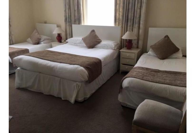 فندق Runnymede Court