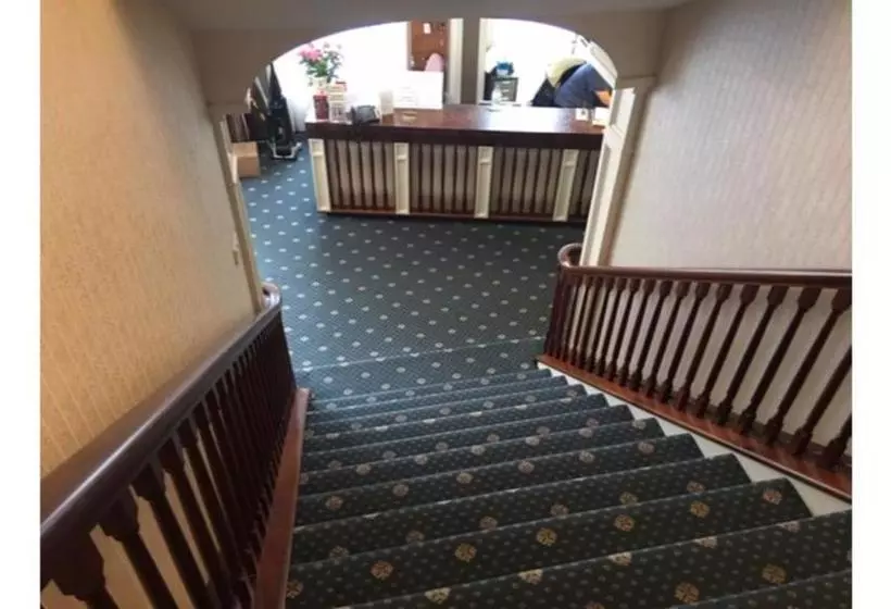 ホテル Runnymede Court