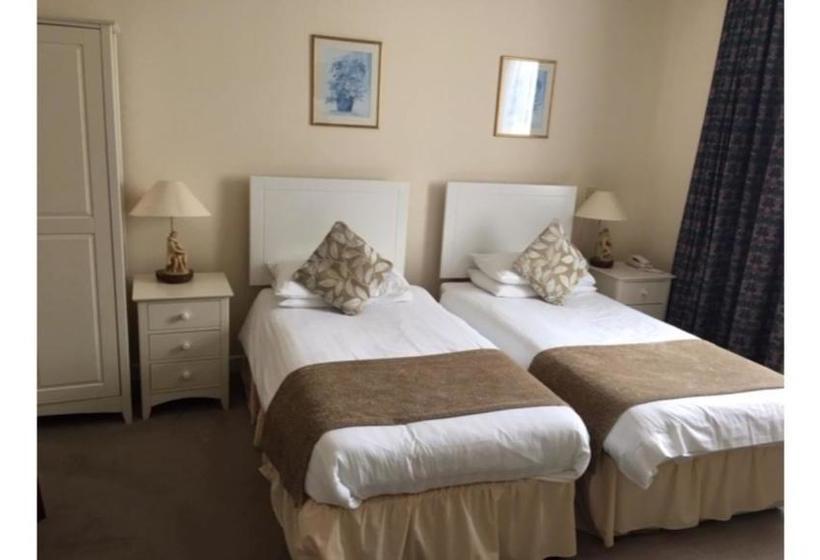 فندق Runnymede Court