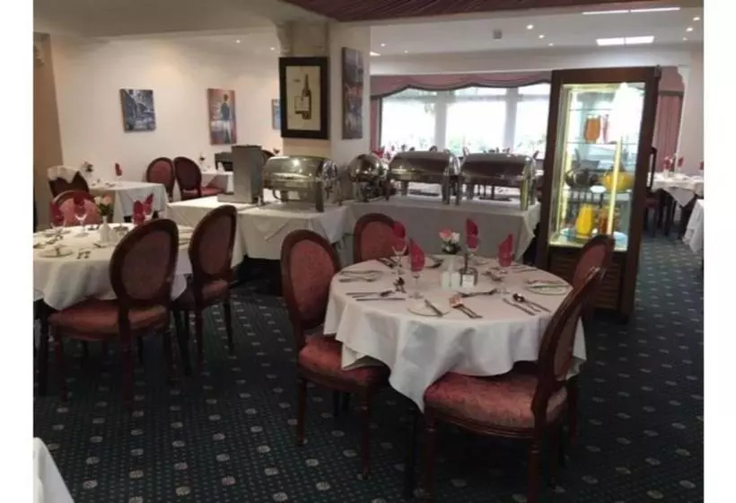 ホテル Runnymede Court